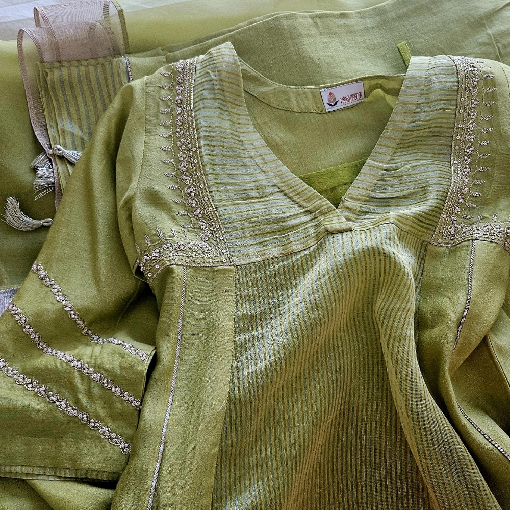 Label Mansi Nagdev Green Kurta Set - Picture 11 of 14